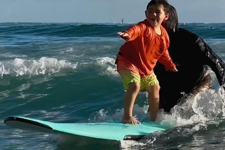Learn to Surf in Waikiki: Hawaiian Boy Surf School Lessons at Kuhio Beach photo 4