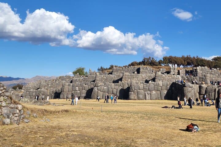 Cusco Half-Day City Tour — Qoricancha, Sacsayhuamán & Sacred Valley Outskirts