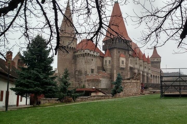 Discover Corvin Castle and Deva Fortress: Day Trip from Cluj-Napoca
