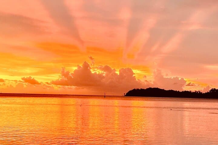 Private Sunset Jet-Boat Tour in Bora Bora: Lagoon Sunset & Champagne Cruise photo 3