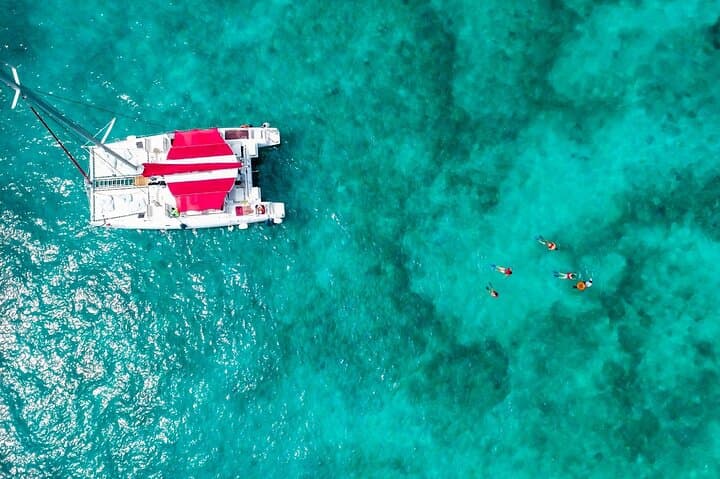 Catamaran Sailing to Isla Mujeres from Cancun: 5-Hour Snorkel, Beach & Open-Bar Escape photo 5