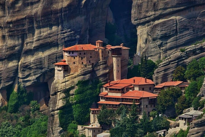 Meteora Day Trip: Private Tour to the Sky-High Monasteries from Athens
