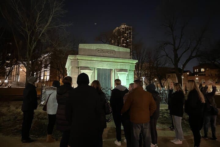 Chicago Hauntings Ghost Bus Tour: 3-Hour Night Ride Through the City's Dark History