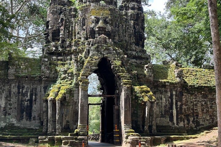 Angkor Iconic Temples Sunrise Tour — Angkor Wat, Ta Prohm & Angkor Thom photo 5