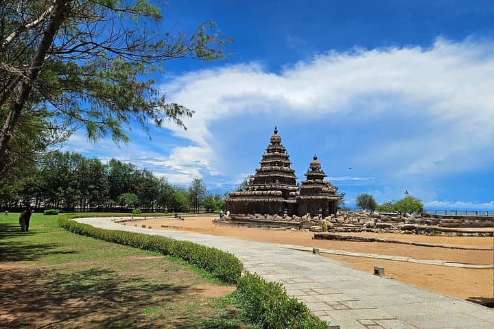Mahabalipuram & Kanchipuram Day Trip from Chennai — Shore Temple, Rathas & Silk Weaving photo 3