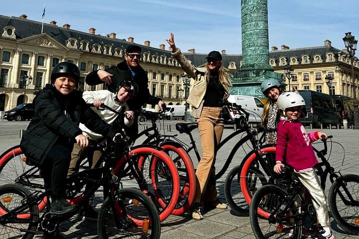 Paris Main Sights Bike Tour: 3-Hour Guided Ride Past the Eiffel & the Louvre photo 3