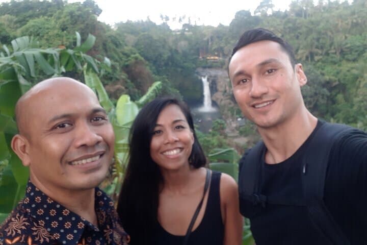 Ubud Monkey Forest and Waterfall Private Day Trip — Monkeys, Temples & Ubud Art Villages photo 3