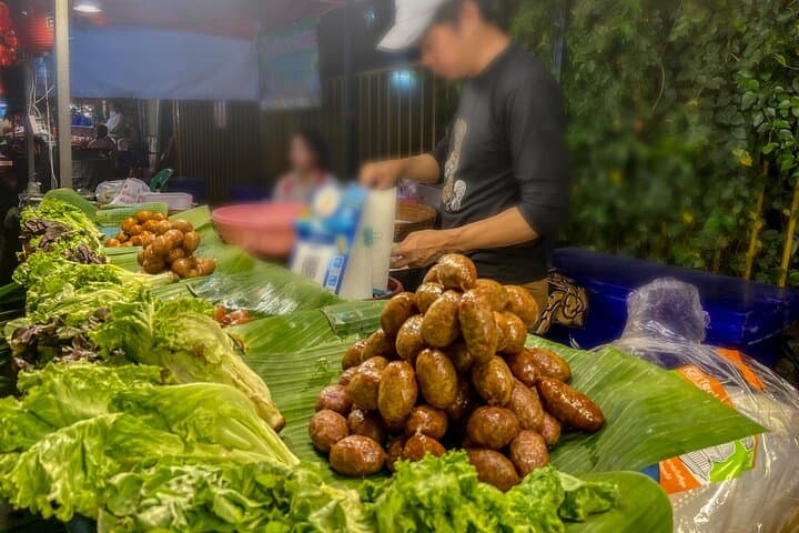 Chiang Mai Twilight Wonders: Temples, Markets & Local Flavors photo 5