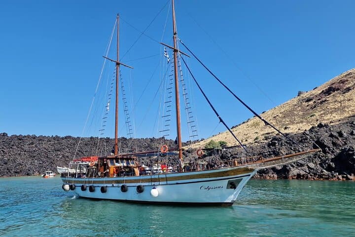 Santorini Volcano and Hot Springs Half-Day Boat Tour