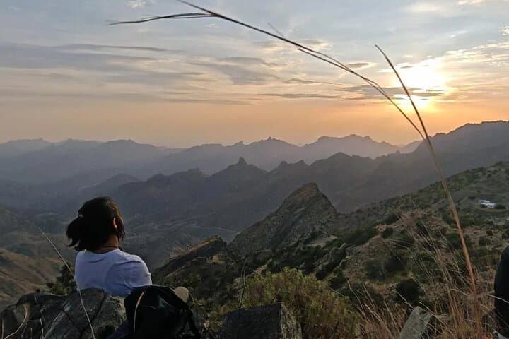 Hike Taif’s Meteor Trail & Wadi Al Mukhadah: Sunset Hike and Rose-Farm Visit photo 6