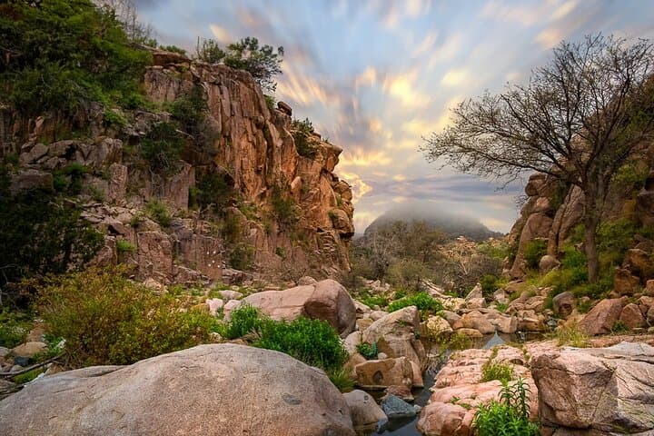 Hike Taif’s Meteor Trail & Wadi Al Mukhadah: Sunset Hike and Rose-Farm Visit photo 4