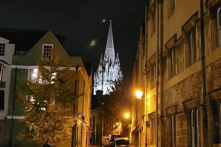 Oxford Night Ghost Walk: Haunted University Sights with a Local Guide photo 3