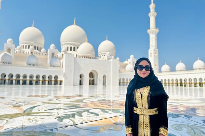 Premium Private Abu Dhabi Full-Day City Tour — Sheikh Zayed Mosque, Qasr Al Watan & Ferrari World photo 3