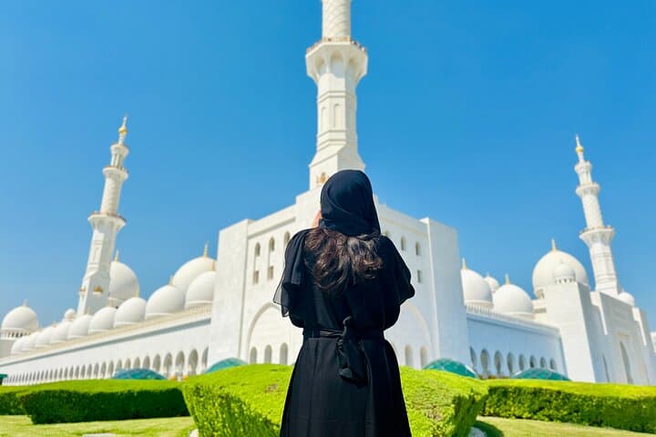 Private Sheikh Zayed Grand Mosque Tour from Dubai — Insider Guide to Abu Dhabi’s White Marble Masterpiece photo 3