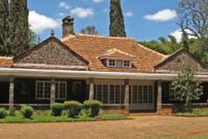 Giraffe Centre, Karen Blixen Museum & Kazuri Beads Factory — Nairobi Half-Day Cultural and Wildlife Tour photo 2