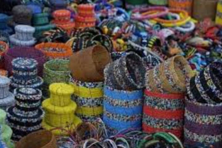 Giraffe Centre, Karen Blixen Museum & Kazuri Beads Factory — Nairobi Half-Day Cultural and Wildlife Tour photo 3