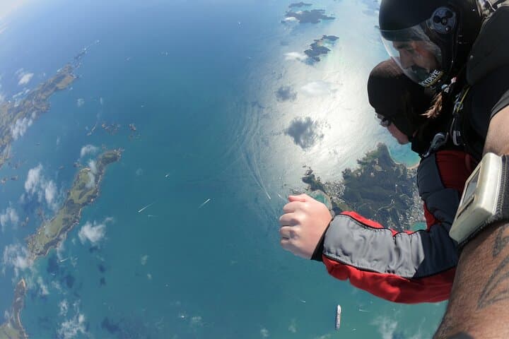 Bay of Islands 18,000ft Skydive: Tandem Freefall Over 144 Islands photo 3
