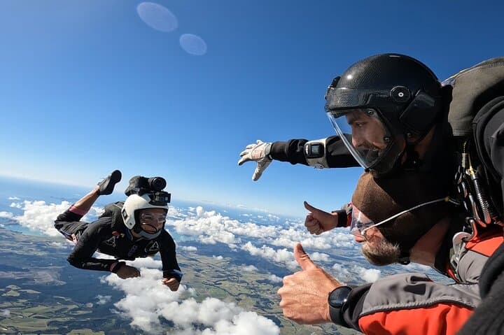 Bay of Islands 18,000ft Skydive: Tandem Freefall Over 144 Islands photo 4