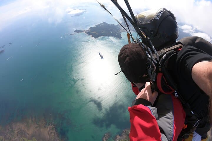 Bay of Islands 18,000ft Skydive: Tandem Freefall Over 144 Islands photo 6