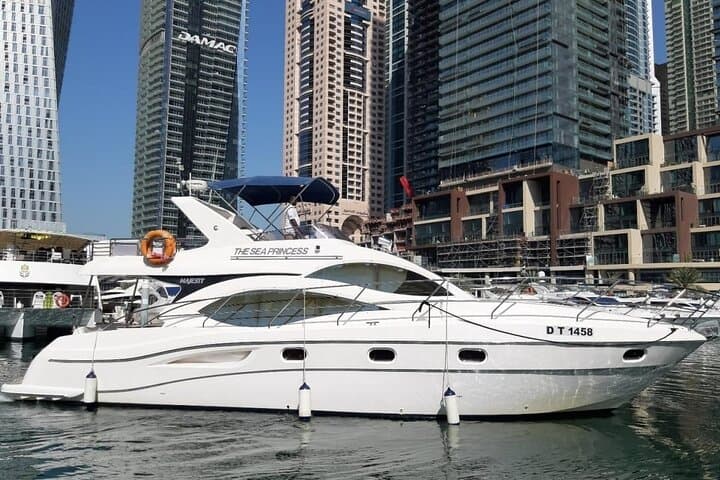Dubai Marina Luxury Yacht Cruise: 3-Hour Private Tour to Palm & Burj Al Arab