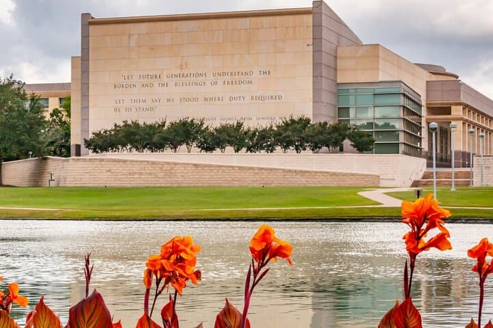 IAH Airport to Johnson Space Center & Galveston — Private Arrival Transfer photo 6