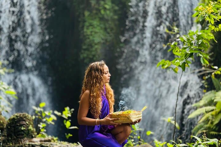 Beji Griya Waterfall Spiritual Melukat Ceremony — Ubud Holy Bath Experience photo 4