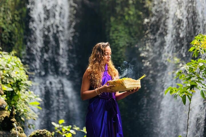 Beji Griya Waterfall Spiritual Melukat Ceremony — Ubud Holy Bath Experience photo 2