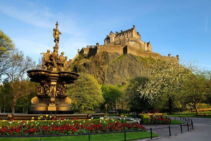 Royal Mile Audio Walking Tour — Edinburgh Castle to Holyrood Guide photo 2