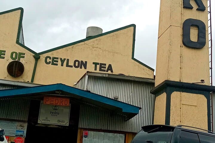 Nuwara Eliya Tuk‑Tuk Tour: Waterfalls, Tea Plantations & Mountain Views