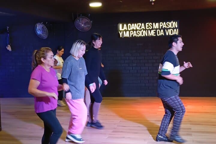 Salsa & Bachata Night: Learn to Dance with Live Concerts in Lima photo 5