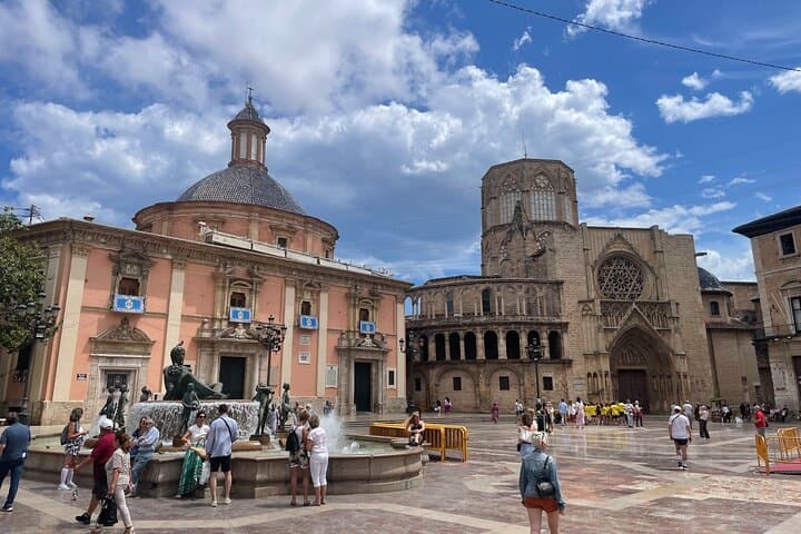 Ride Valencia: Top 25 Highlights Guided Bike Tour photo 2