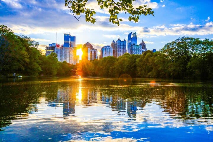 Sunset Photography Tour in Piedmont Park Atlanta: Capture Skyline & Fall Foliage