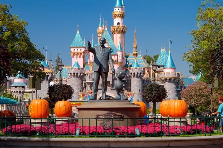 LAX to Long Beach, Hollywood & Irvine: Private 24/7 Airport Transfer photo 2