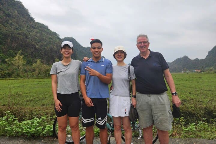 2D1N Lan Ha Bay Cruise: Kayaking, Biking & Viet Hai Village Experience photo 1