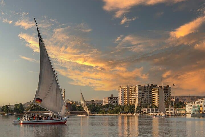 Private Felucca Cruise on the Nile with Pharaoh Lunch in Cairo