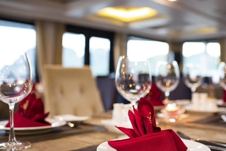 La Stellar Halong Bay Cruise: 2-Day Luxury Yacht with Kayaking & Cave Visits