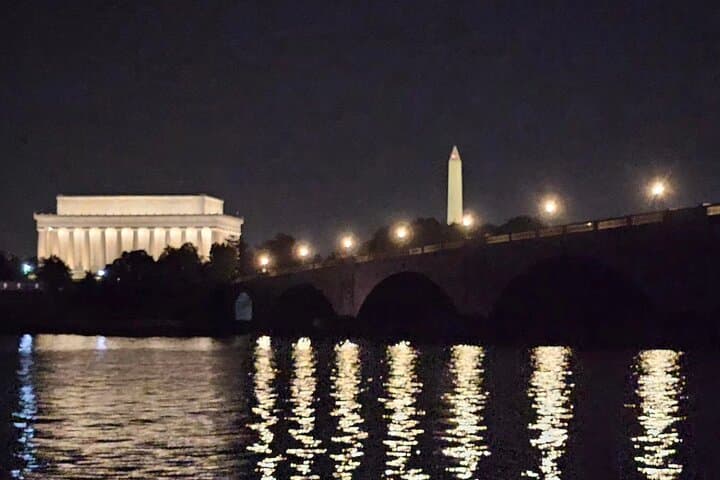 Private Night Tour of Washington DC: Monuments, Memorials & After-Dark History