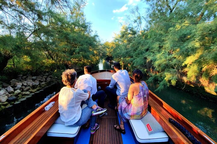 Private Venice Boat Tour: Canals, Giudecca & Sunset History Cruise photo 2