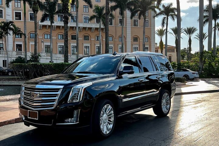 Private SUV Limo Services in Miami: Luxury Ground Transfers & Hourly Chauffeur