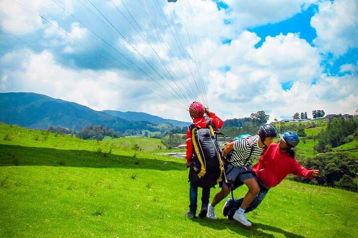 Tandem Paragliding Over Medellín — 15-Minute Flight with Transport photo 2