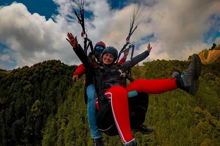 Tandem Paragliding Over Medellín — 15-Minute Flight with Transport photo 4
