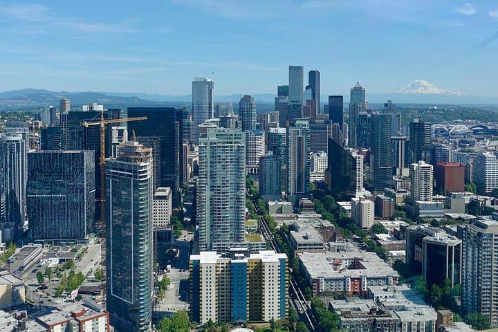 Seattle SEA Airport to Downtown Private Transfer — SEA to Seattle & Bellevue photo 1