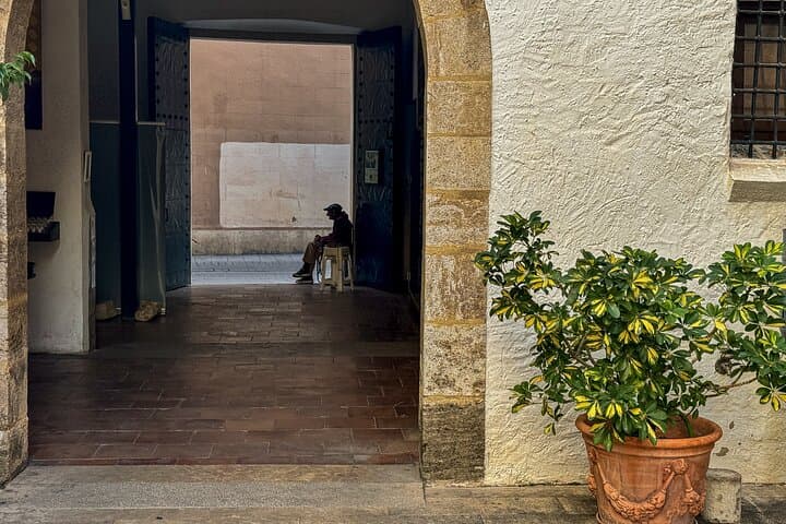 Hidden Gems Photo Walk: Private Valencia Photography Workshop photo 6