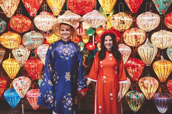 Hoi An Night Lantern Photoshoot & Hoai River Boat Experience