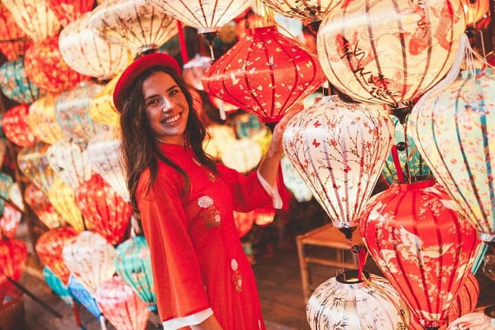 Hoi An Night Lantern Photoshoot & Hoai River Boat Experience photo 6