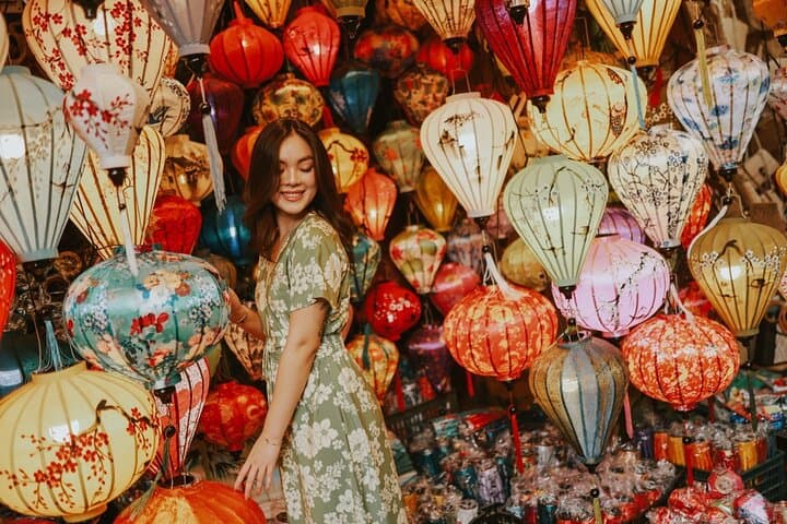 Hoi An Night Lantern Photoshoot & Hoai River Boat Experience photo 4