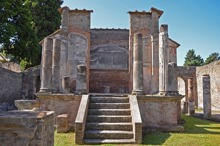 Day Trip from Rome: Pompeii, Amalfi Coast & Positano Small-Group Tour photo 3