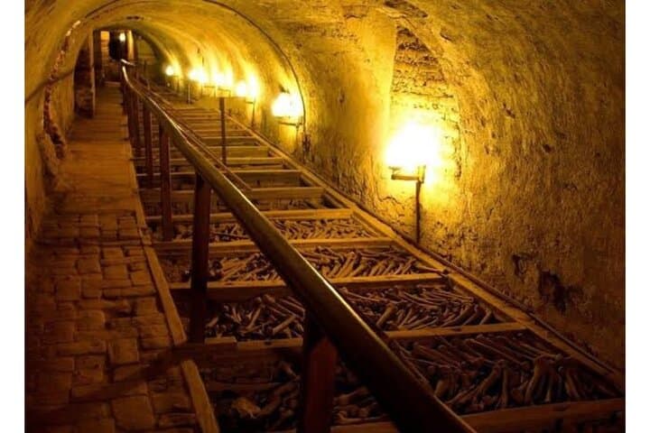 Lima walking tour: Miraflores, Centro & San Francisco Catacombs with bus ticket photo 3