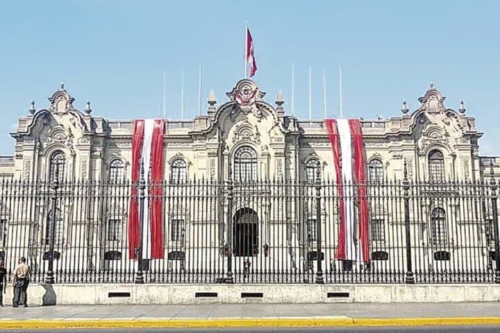Lima walking tour: Miraflores, Centro & San Francisco Catacombs with bus ticket photo 4