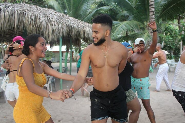 Santo Domingo Dance Experience: Salsa, Bachata & Merengue Lessons
